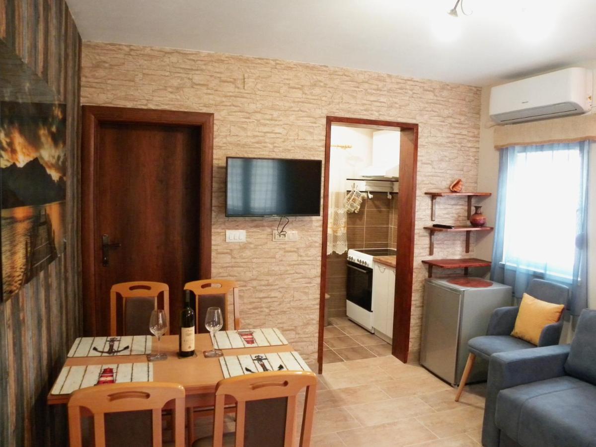 Apartments Aleksandra Risan Zewnętrze zdjęcie